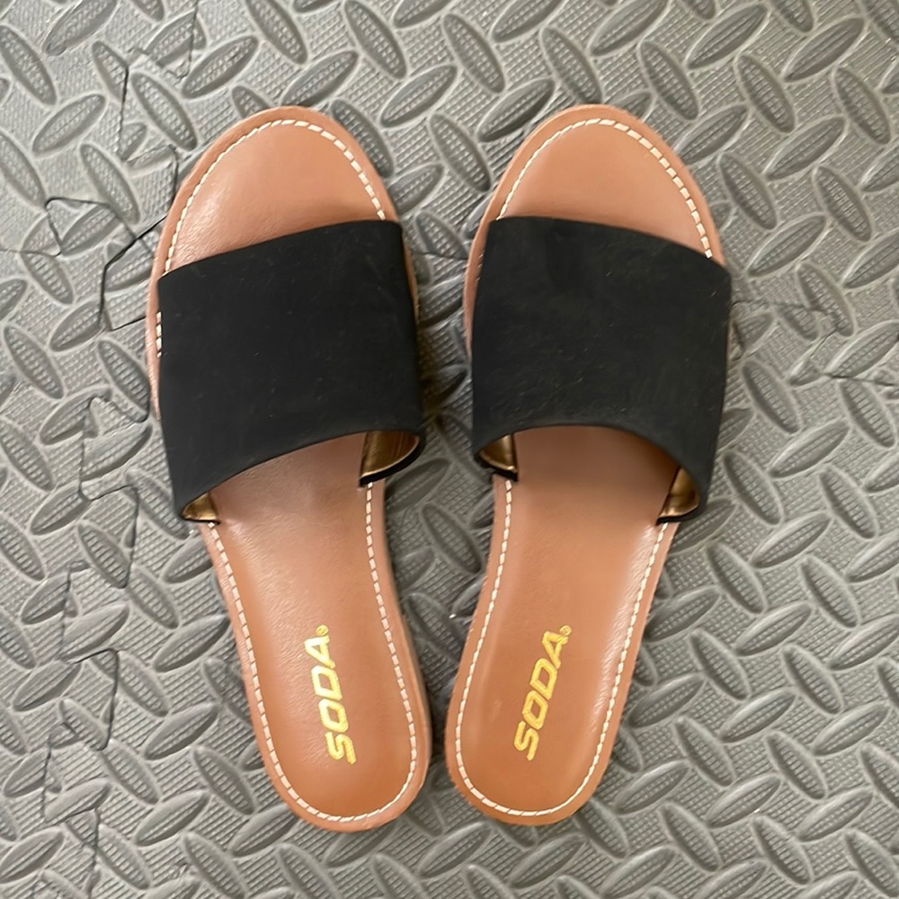 Soda sandals